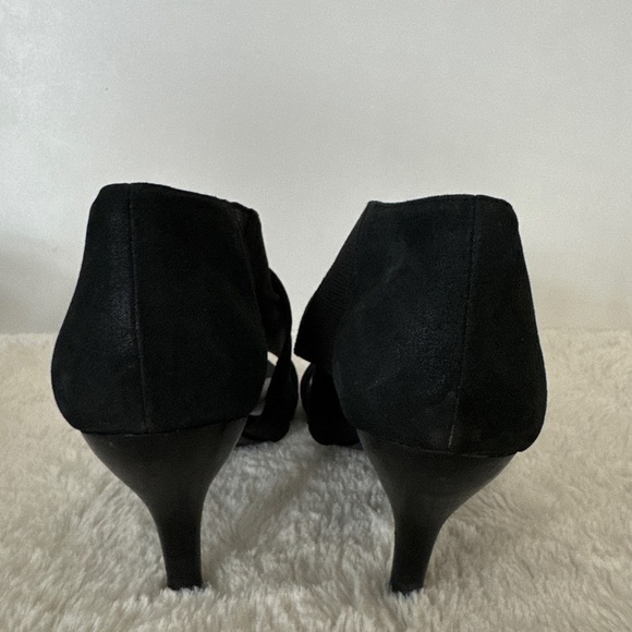 Nine West Bornto black leather thick strap heel. Size 8 - Picture 4 of 8